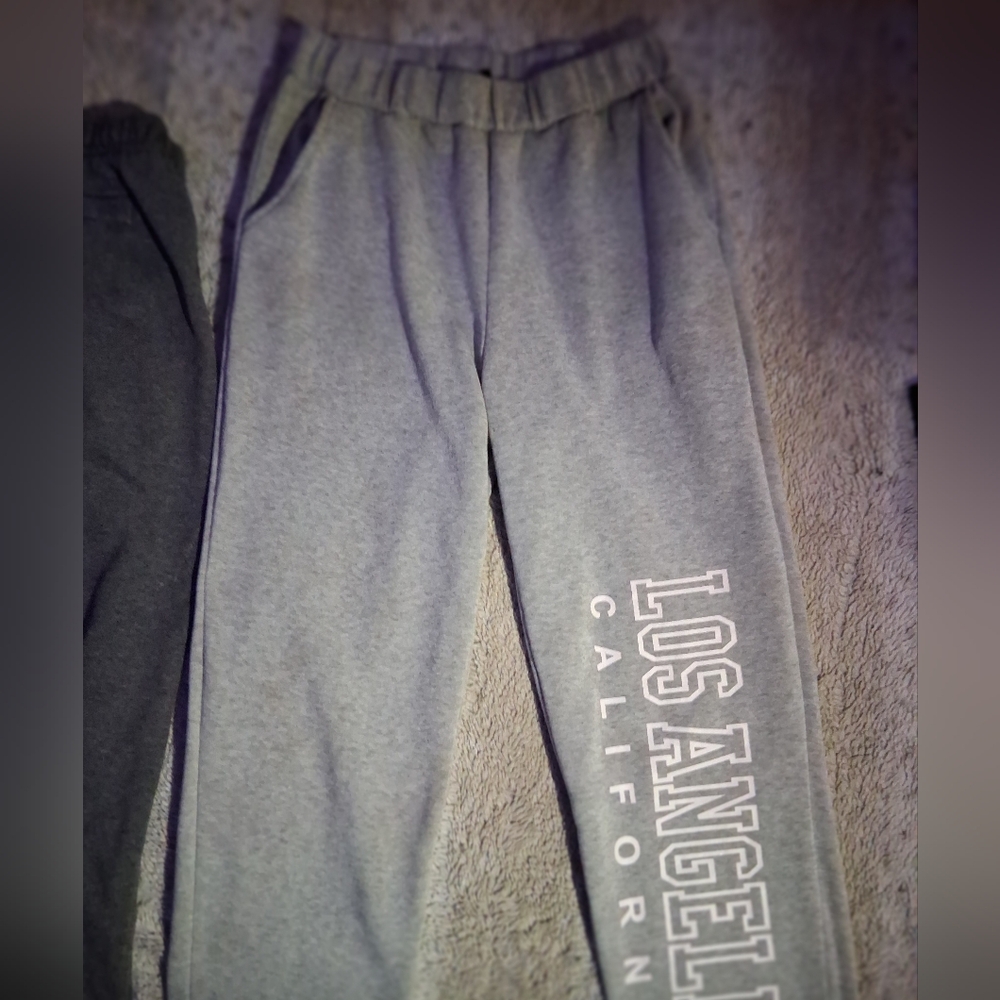 SHEIN Light Gray Kids Joggers with Los Angeles Print